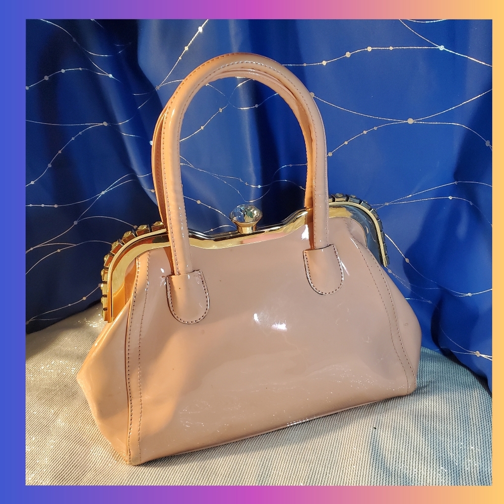 Elegant Handbag with a Vintage-Syle Metal Frame and a Crystal Closure